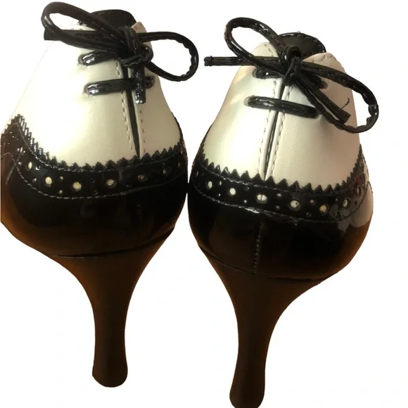 Franco Sarto Tuxedo Pumps - Picture 4 of 8